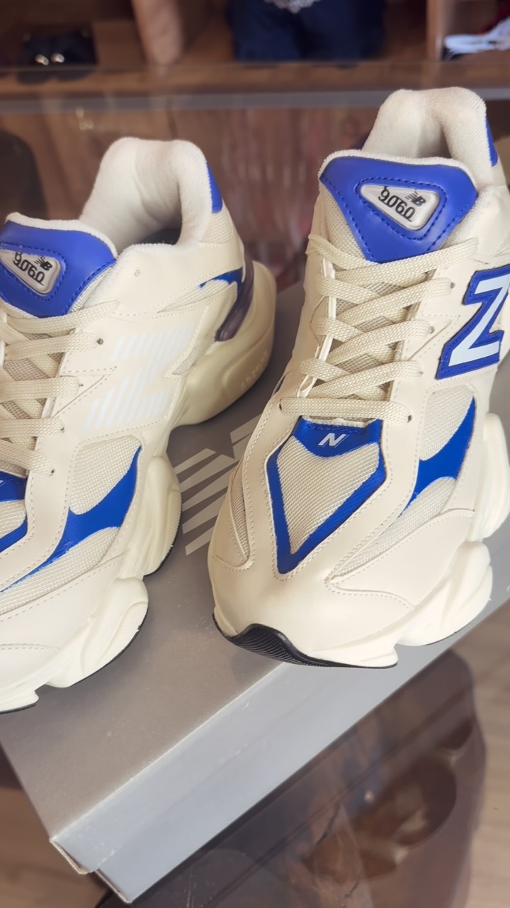 New Balance 9060 Creme com Azul — New Balance