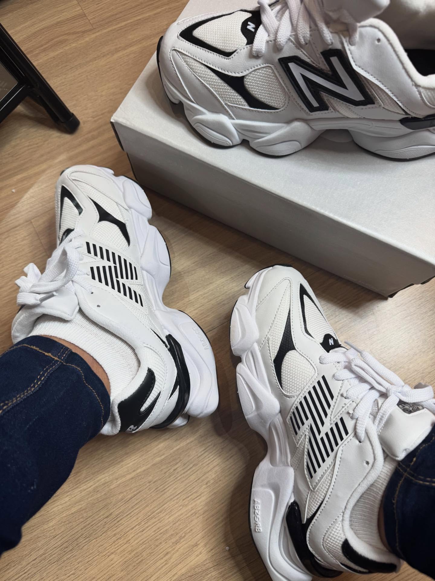 Pares de New Balance 9060 na loja Pisada de Ouro