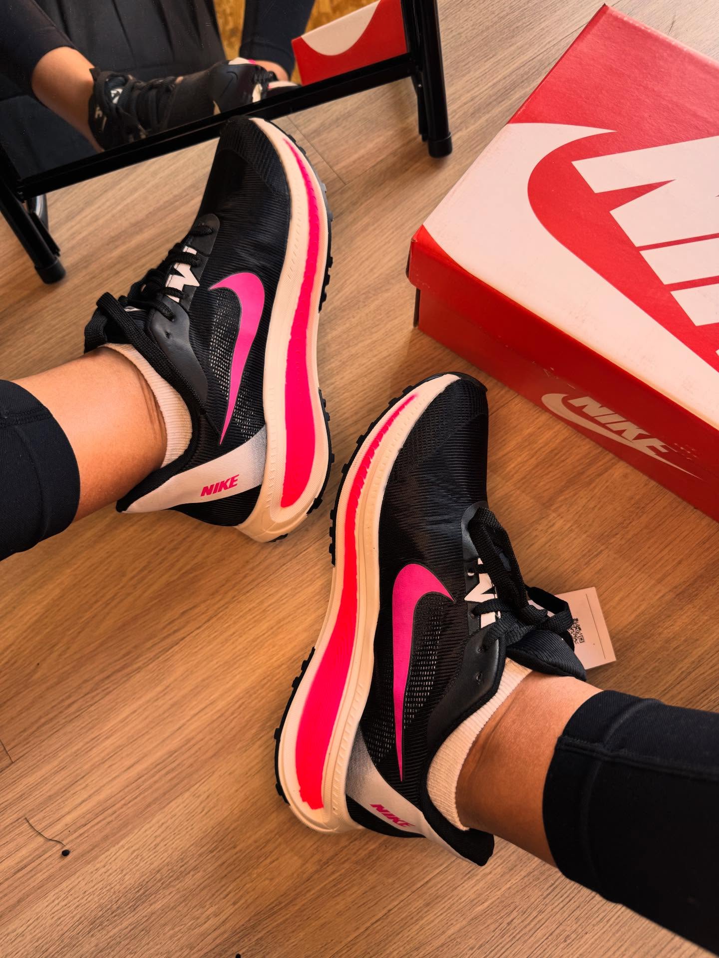 Nike Preto com Rosa Feminino — Nike